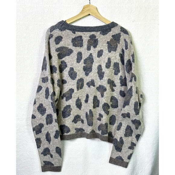 NWT Olivaceous Leopard Print Oversized Soft Cozy Sweater Size S Beige Brown Gray - Picture 2 of 16